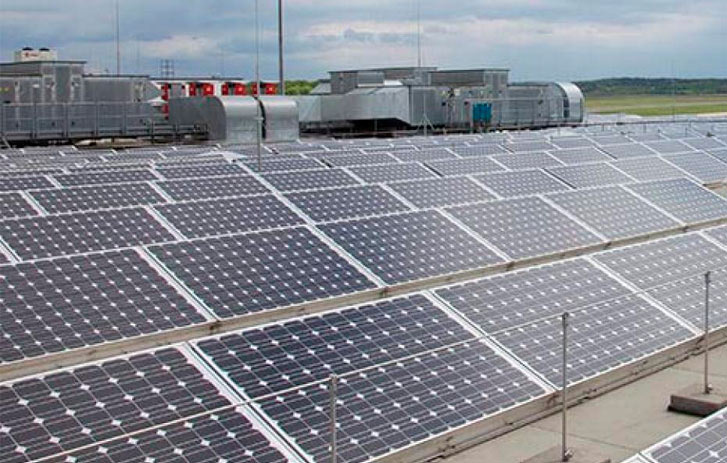 Image of solar panels at FedEx Ground sit in Maui